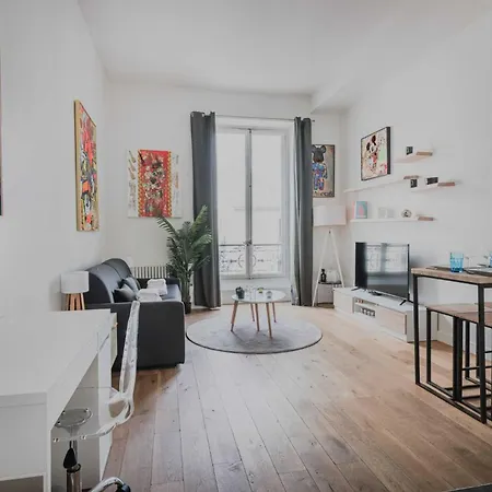 Modern - Place Bastille Canal St Martin *